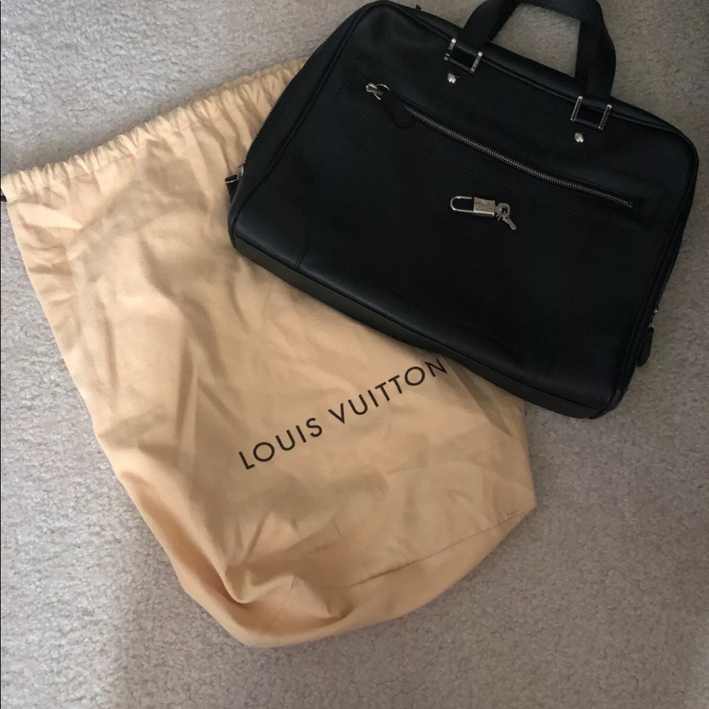 Slightly used Louis Vuitton 15” messenger bag